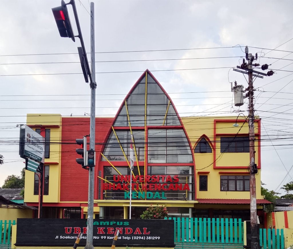 Tampak Luar Gedung UBK Kendal